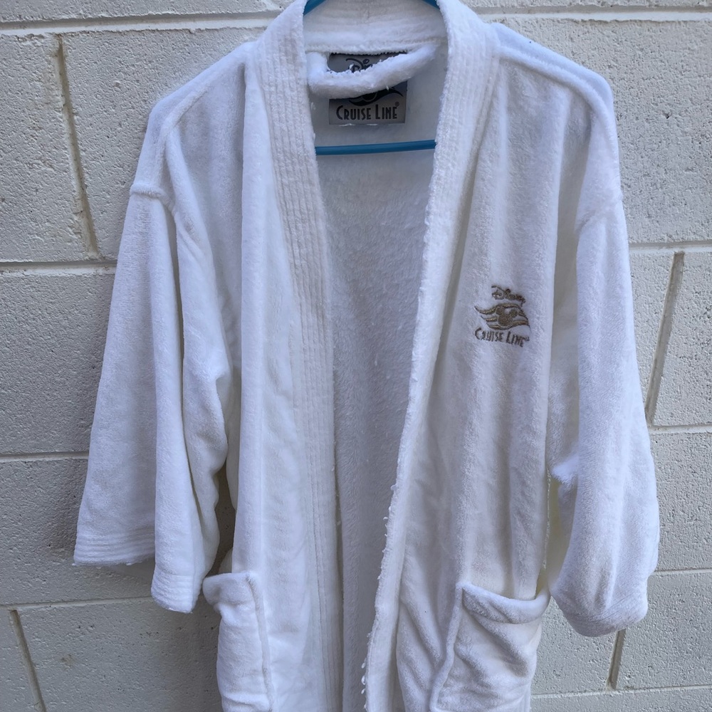 Disney Cruise Line White Plush Robe Silver DCL Logo‎